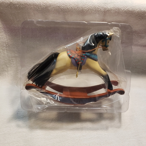Beautiful Vintage 1991 Hallmark Keepsake Ornament new in original packaging. - Picture 7 of 13